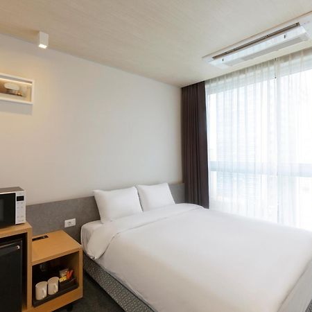 Grand City Hotel Чханвон Екстер'єр фото