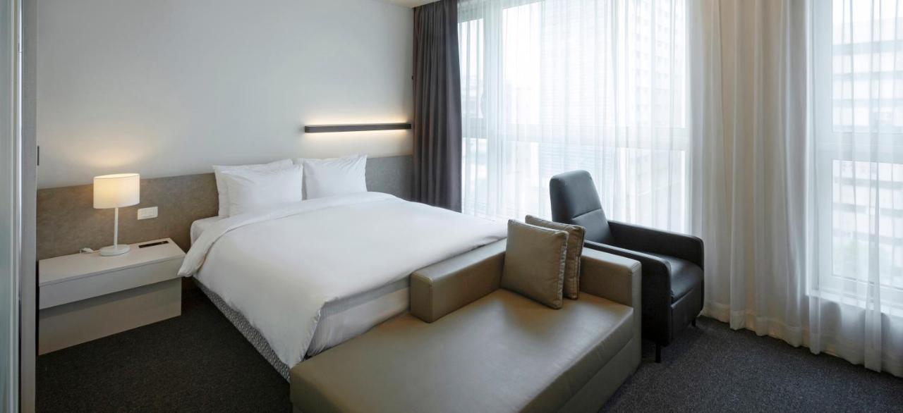 Grand City Hotel Чханвон Екстер'єр фото