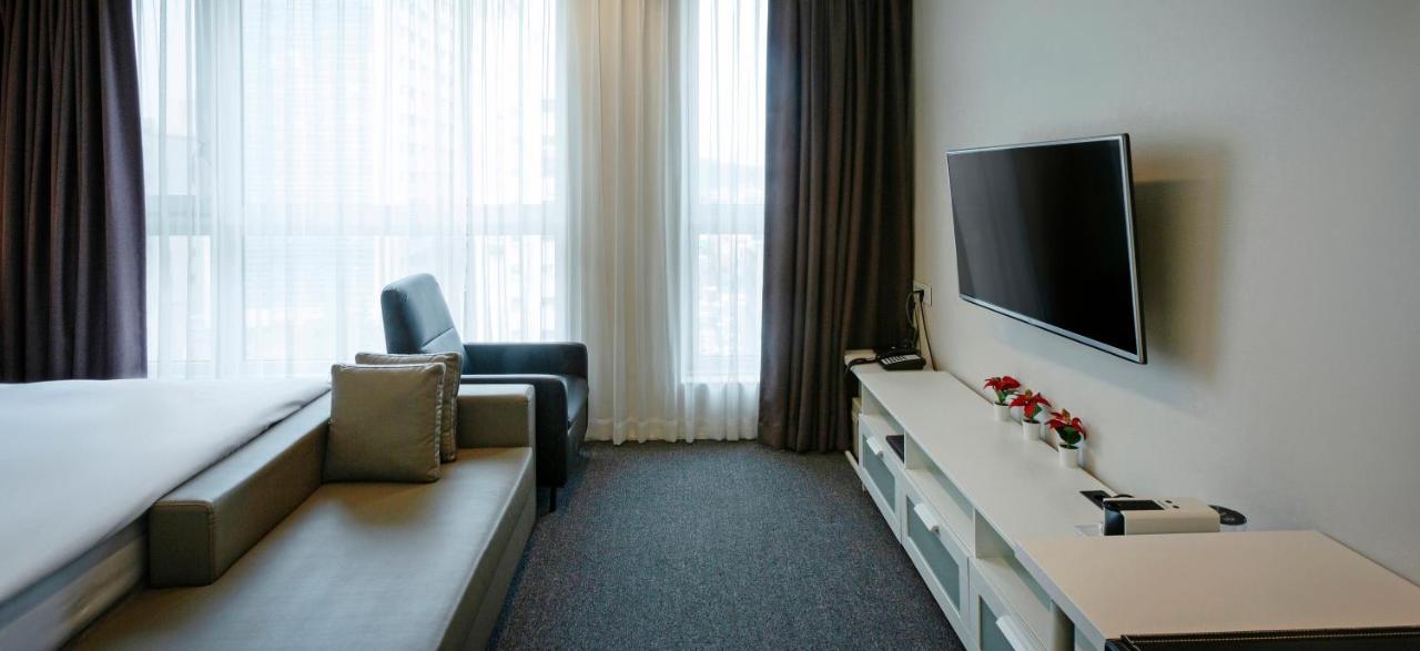 Grand City Hotel Чханвон Екстер'єр фото