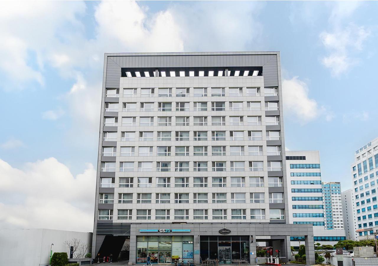 Grand City Hotel Чханвон Екстер'єр фото