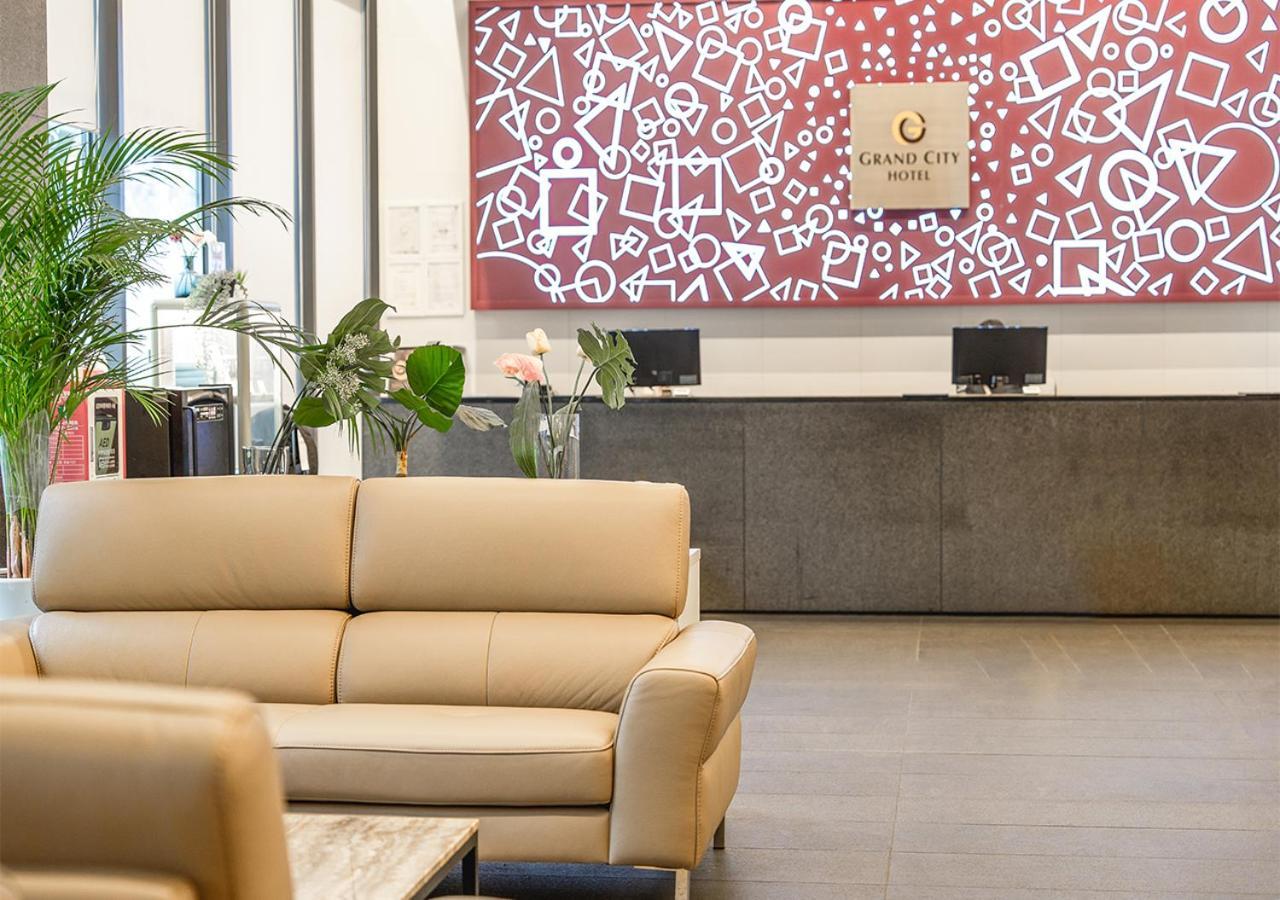 Grand City Hotel Чханвон Екстер'єр фото