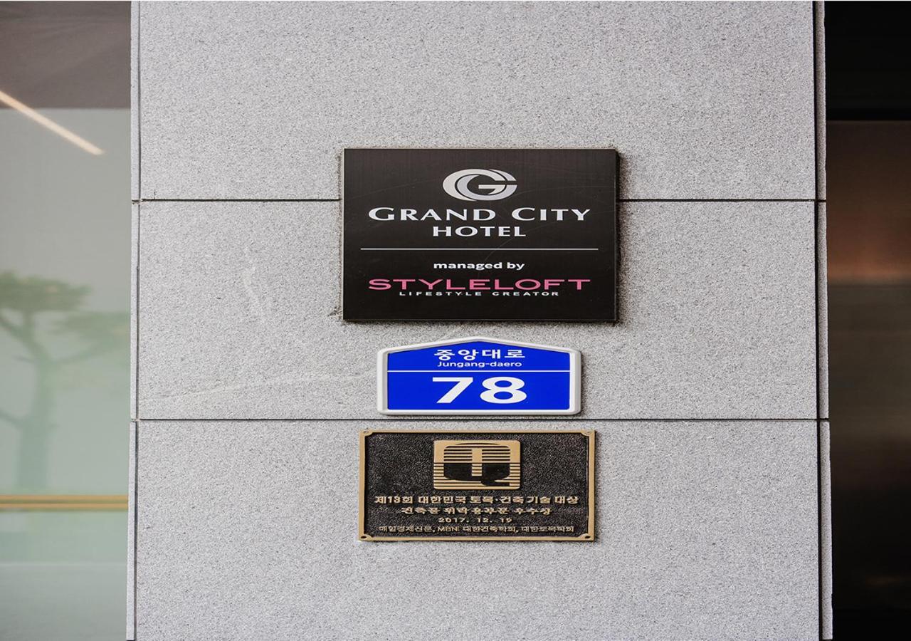 Grand City Hotel Чханвон Екстер'єр фото