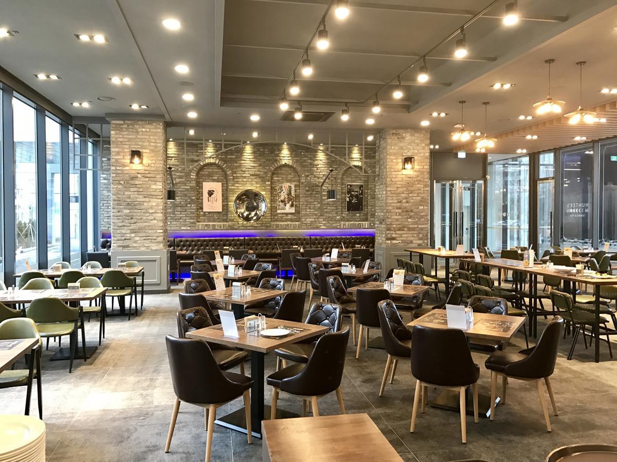 Grand City Hotel Чханвон Екстер'єр фото