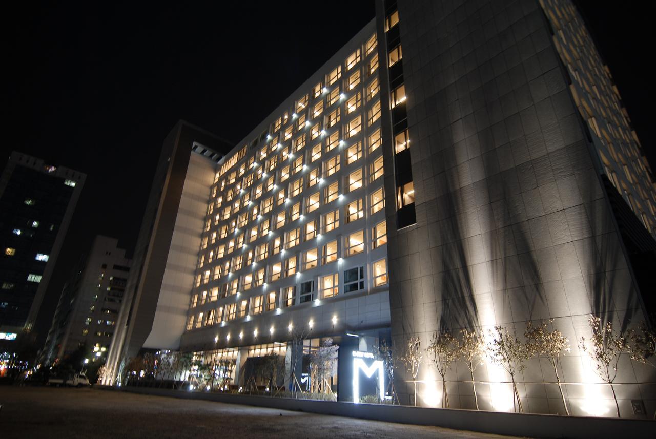 Grand City Hotel Чханвон Екстер'єр фото