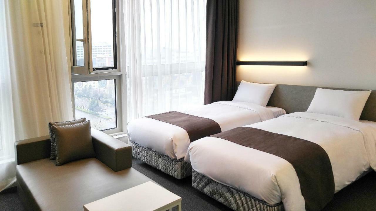 Grand City Hotel Чханвон Екстер'єр фото